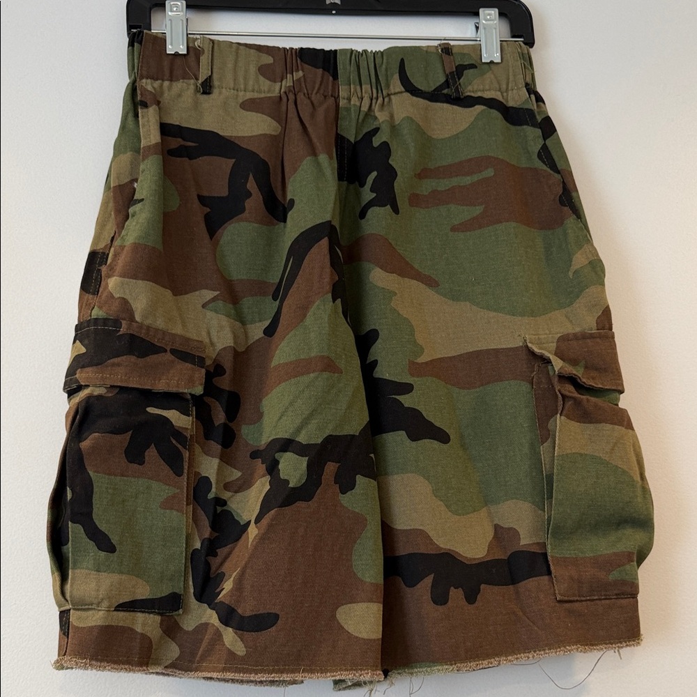 Fancy Dream Army Green Camouflage Shorts, Sz Med